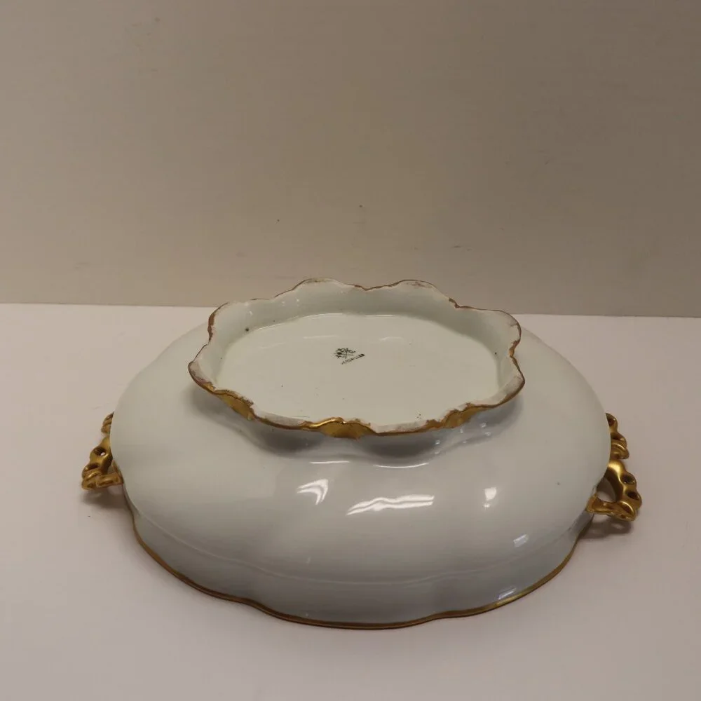 White Porcelain Bowl with‎ Lid that has the Letter A in Gold Versailles